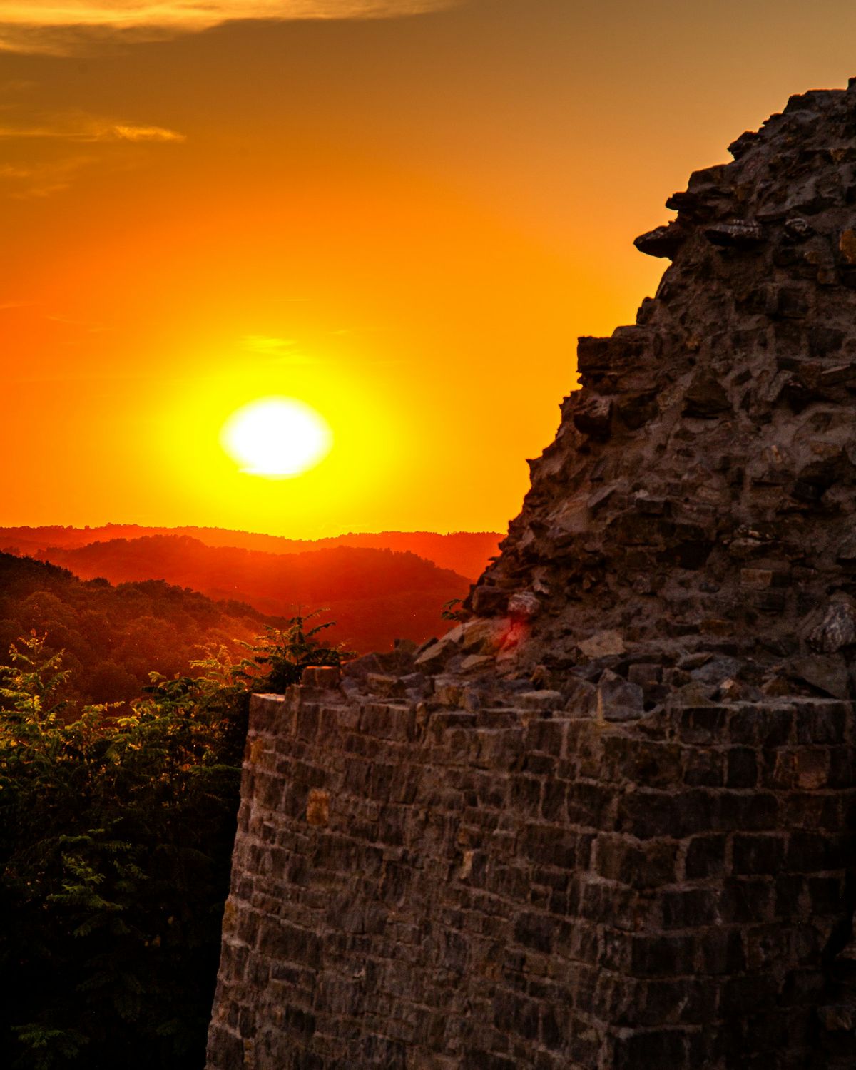 Atardecer sobre ruinas históricas de Honduras